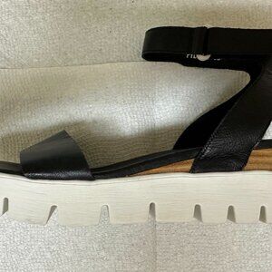 SILENT D PLATFORM SANDALS BLACK/ WHITE/TAN SIZE 38 / 7 - 7.5 M